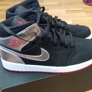 Jordan 1 mid (Johnny Kilroy)